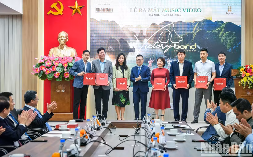 Victory - Bond in Vietnam 》音乐视频发布仪式。图自人民报