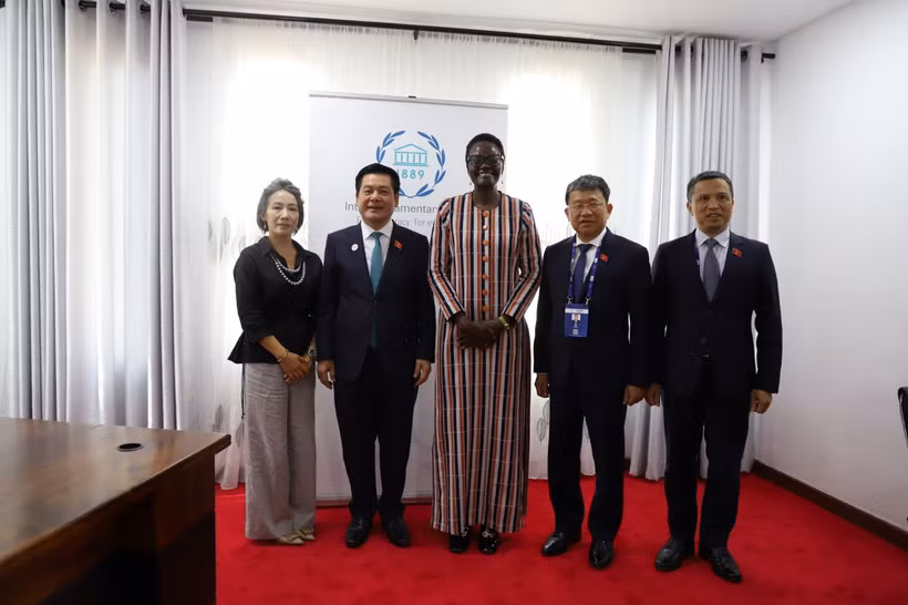 越南国会副主席阮鸿延会见IPU主席图利亚·埃克森。图自越通社