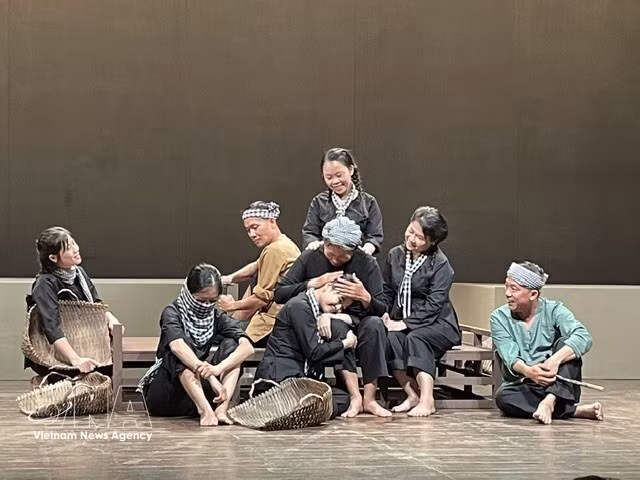 《钢铁之地》重现了古芝土地悲壮的历史空间。图自越通社