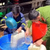 消防与救援警察部队使用专用车辆为帕科乡群众运送生活用水。