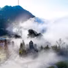 这座石砌教堂自1895年建成，历经修缮保存完好，是雾中沙坝的典型景观。 图自越通社