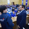 政府总理范明政探访河内科技大学 图自越通社