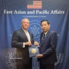 越南国防部副部长阮文熊与美国负责东亚和太平洋事务的助理国务卿迈克尔·乔治·德索姆布雷。图片来源：越通社