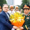 越南国防部长潘文江大将与阿塞拜疆国防工业部长武加尔·穆斯塔法耶夫 图自越通社