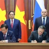 越南政府总理范明政与俄罗斯联邦政府总理米哈伊尔·米舒斯京共同见证在越南境内建设核电站合作协议的签署仪式。 图自越通社