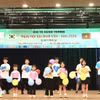 越韩家庭儿童在2026年越韩家庭日活动上表演歌曲《三根蜡烛》。图自越通社 