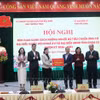 北宁省越南祖国阵线委员会常务委员会向省选举委员会移交符合标准的第十六届国会代表及2026-2031年任期省人民议会代表候选人名单 图自越通社