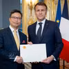 越南驻法国特命全权大使郑德海向法国总统埃马纽埃尔·马克龙递交国书。（2026年3月25日）图自越通社 