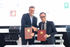 岘港高新技术园区及各工业园区管理委员会（DSEZA）与ASCO Industries N.V.签署了合作协议。图自越通社