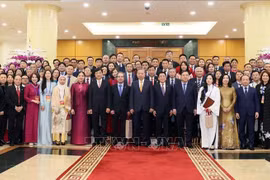 2026年2月8日下午，越共中央总书记苏林在党中央总部会见了参加2026年家乡之春活动的海外侨胞代表。图自越通社