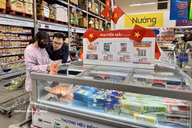 胡志明市的MM Mega Market超市在节假日期间通过打折促销活动吸引消费者。图自越通社