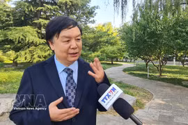 北京外国语大学东南亚研究中心主任米良教授在越南国会主席陈青敏访华前夕接受越通社驻京记者的采访。图自越通社