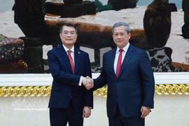越南政府总理黎明兴与柬埔寨首相洪玛奈。图自越通社