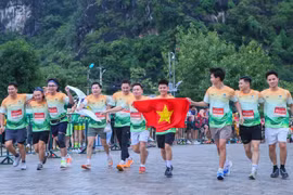 在宁平省举行的长安马拉松赛——“遗产地中的马拉松赛”吸引了来自全国及15个国家的1万多名运动员参赛。图自越通社