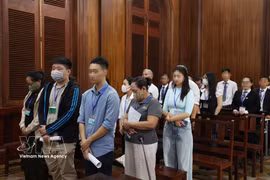 受审的被告人。图自越通社