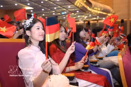 2026年越南夏令营活动吸引了来自32个国家和地区的100多名海外越南青年参加。