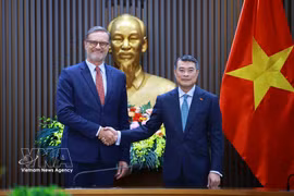 越南政府总理黎明兴于接受法国驻越南大使奥利维耶·布罗谢辞行拜会。图自越通社