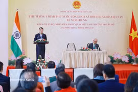 黎明兴总理在会见中发表讲话。图自越通社