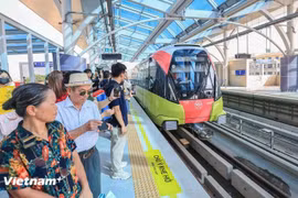 河内和胡志明市的各城铁项目将通过特定的机制和政策以及主要调动地方财政资金进行投资来实现 图自越通社