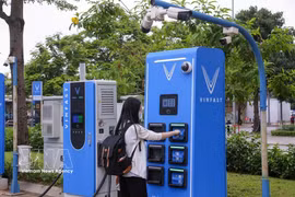 在河内的一个自动换电站。图：越通社发