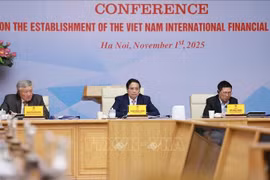 越南政府总理范明政在政府驻地主持召开会议。图自越通社