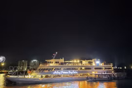 现代化游船船队的奢华典雅空间，助力提升游客在下龙湾的尊贵体验。图自越通社