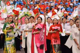 越南共产党成立95周年：在民族奋发图强新纪元弘扬大团结力量