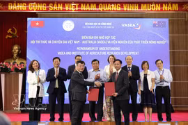 数字技术与人工智能局同农业发展研究院签署合作谅解备忘录。图自越通社