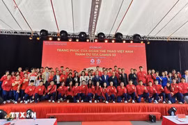 越南体育代表团第33届东南亚运动会官方制服正式亮相。图自越通社