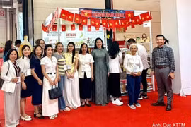 越南企业在2026年2026年伊斯坦布尔Foodist展览会框架内的越南展位推介产品。（贸促局供图）