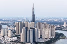 胡志明市中心附近西贡河畔的高端公寓综合体。图自越通社