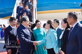 越南国会主席陈青敏抵达乌兰巴托成吉思汗国际机场，开始对蒙古进行正式访问。图自越通社