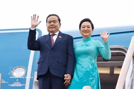 越南国会主席陈青敏偕夫人及越南高级代表团离开首尔，圆满结束对韩国的正式访问。图自越通社