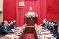 越共中央政治局委员、公安部部长梁三光大将会见联合国副秘书长、联合国秘书长技术特使阿曼迪普·辛格·吉尔。图自越通社