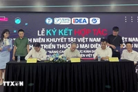 越南青年创业支持中心（SYS Vietnam）、越南工贸部电子商务和数字经济局下属的电子商务和数字技术发展中心（eComDX）与越南残疾青年协会在河内举行了全面合作计划签字仪式。图自越通社