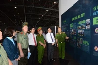 政府副总理黎成龙与参观了广宁省毒品预防和控制活动展区。图自越通社