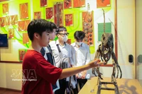 学生们参观越南自然博物馆。图自越通社