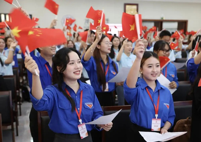 quang-tay-2.png