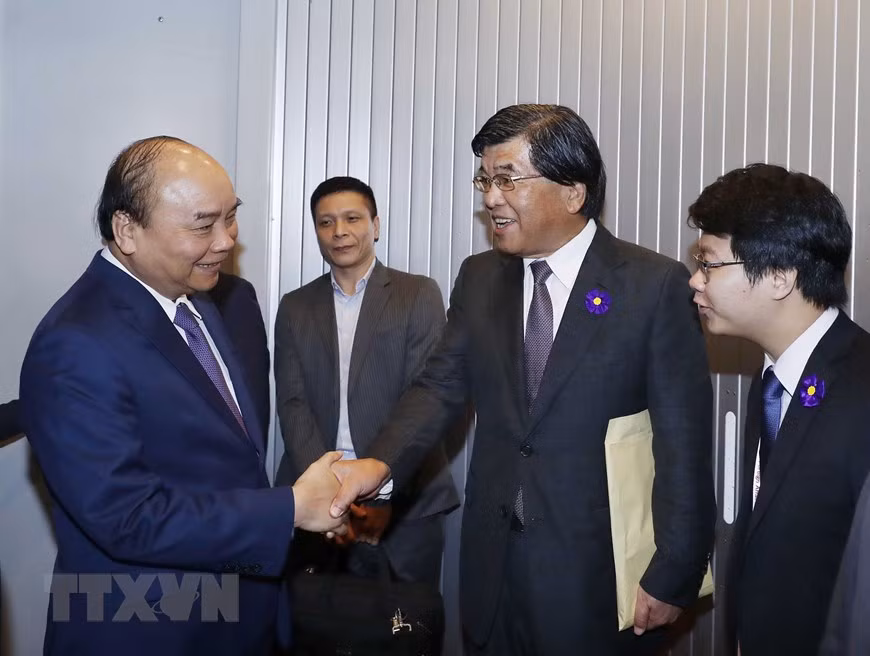 日方领导代表赴机场迎接阮春福一行。图自越通社