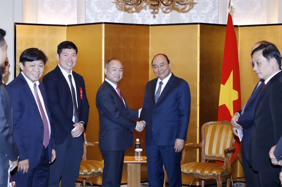 阮春福会见日本科技投资巨头软银集团董事长兼总裁孙正义。图自越通社