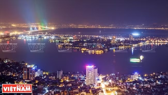 西湖全景。（图片来源：越通社《越南画报》）