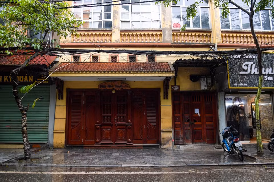 八谭街上的著名河粉店仍闭门谢客。 图自越通社