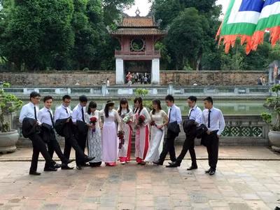 学生毕业留影。