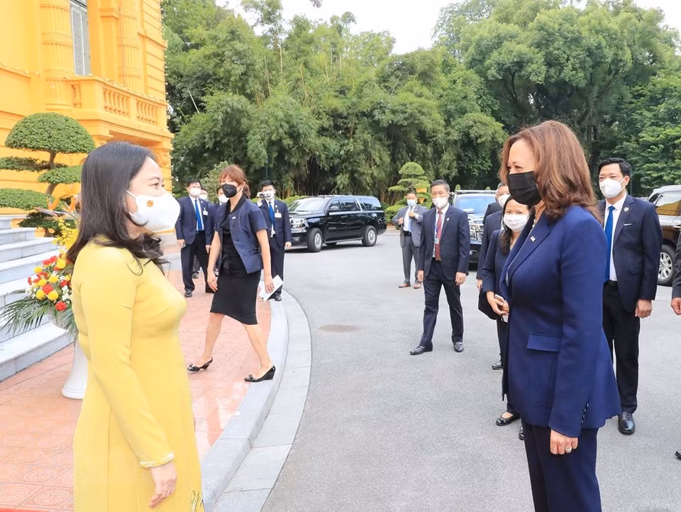 越南国家副主席武氏映春欢迎美国副总统卡玛拉•哈里斯来越访问。越通社记者 仲德 摄