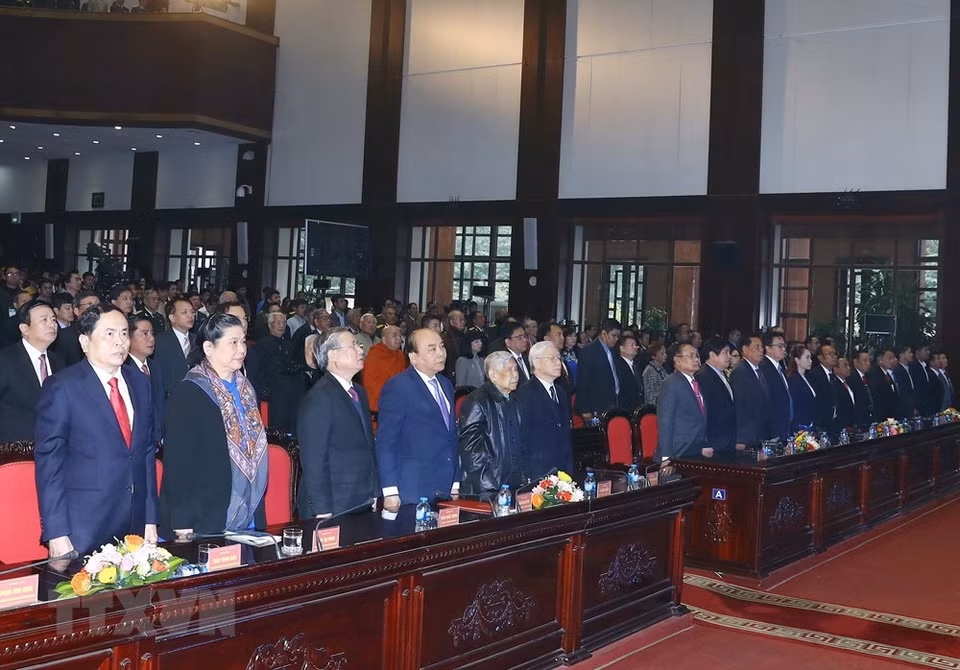 越共中央总书记、国家主席阮富仲，政府总理阮春福以及许多党和国家领导等代表一同出席此次活动。图自越通社