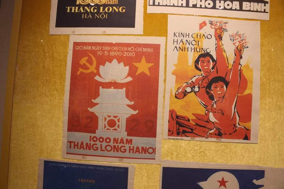 越南青年博物馆经理阮越雄博士透露，到现在越南青年博物馆仍完好地保留着胡志明共青团历届多幅宣传画和海报。这对年轻一代来说都是宝贵的材料和实物。越南各地方共青团组织经常举行宣传画设计竞赛，吸引众多青年团员参加。图自 Vietnam+
