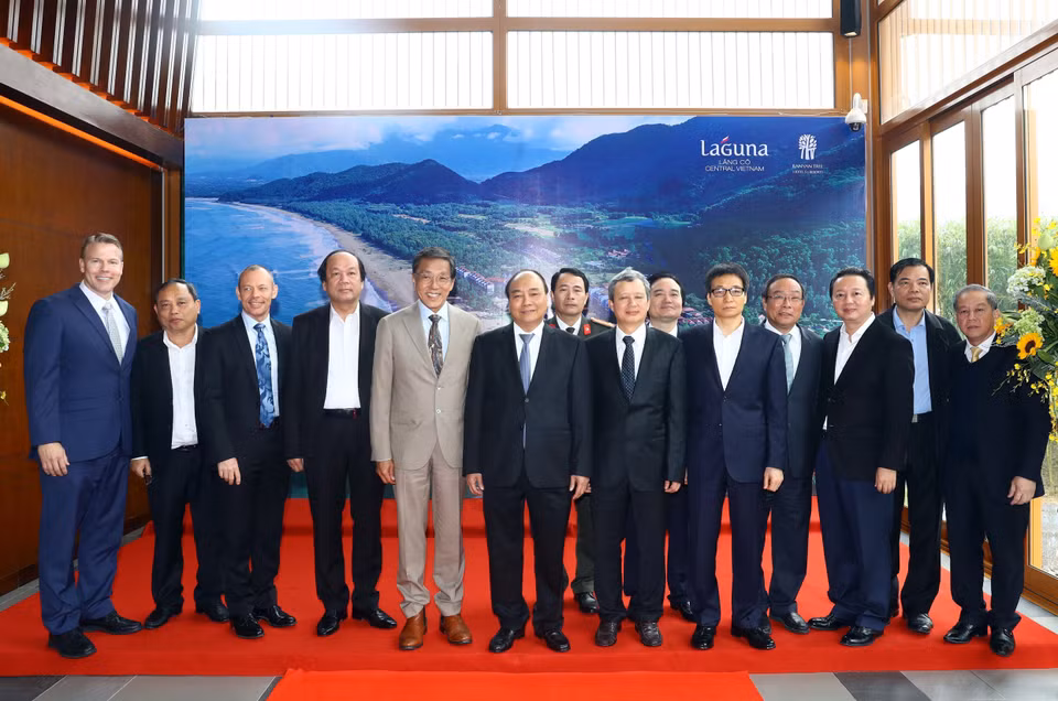 阮春福总理与各代表合影。越通社记者 统一 摄