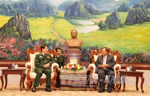  老挝人民革命党中央委员会总书记、国家主席本扬·沃拉吉会见梁强上将。