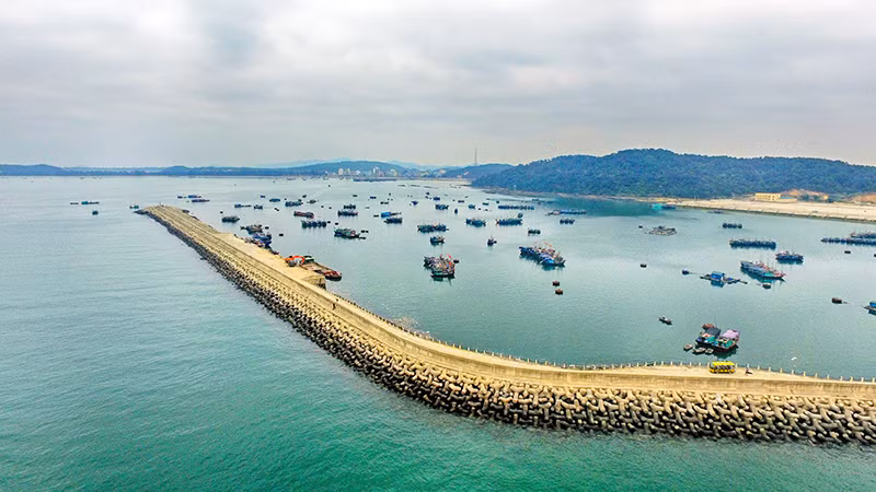 岛上的渔业后勤区。