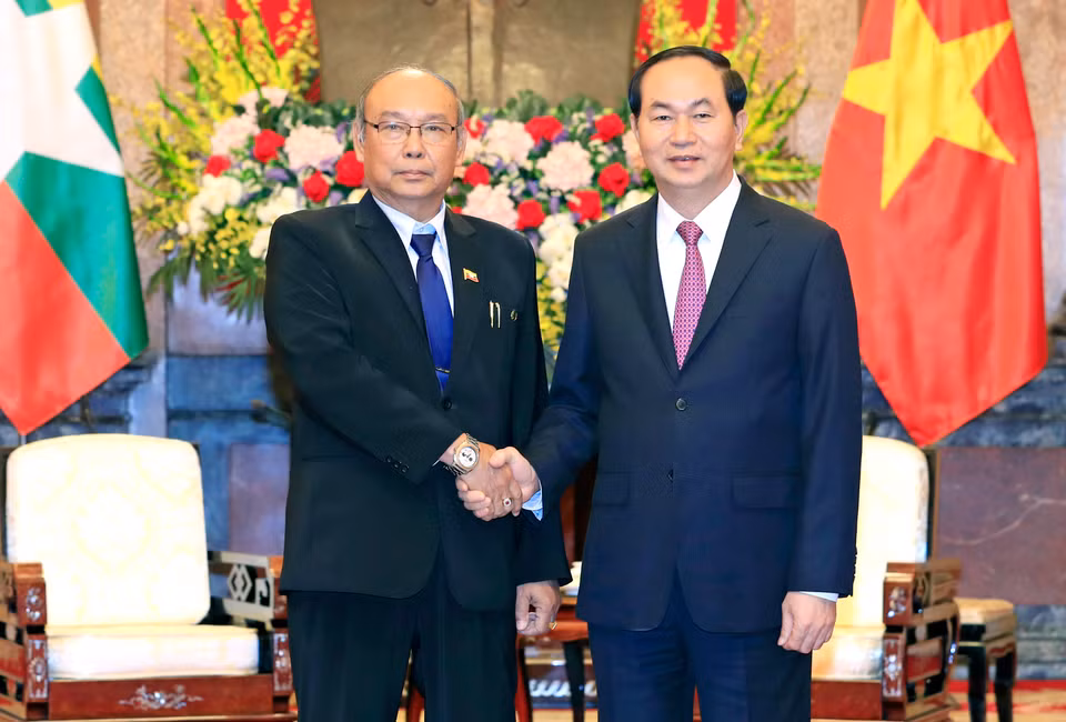 国家主席陈大光（右）会见缅甸上院议长兼联邦议会议长曼温凯丹。（图片来源：越通社）